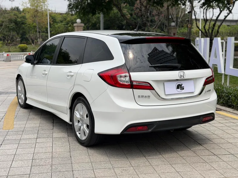 Honda Jade 2016 1.8L Auto Comfort Elite Edition 5 seat exterior photo 4 Honda Jade 2016 1.8L Auto Comfort Elite Edition 5 seat exterior photo 4