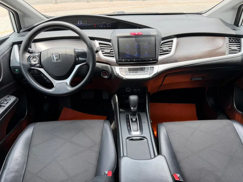 Honda Jade 2016 1.8L Auto Comfort Elite Edition 5 seat interior photo 8 Honda Jade 2016 1.8L Auto Comfort Elite Edition 5 seat interior photo 8