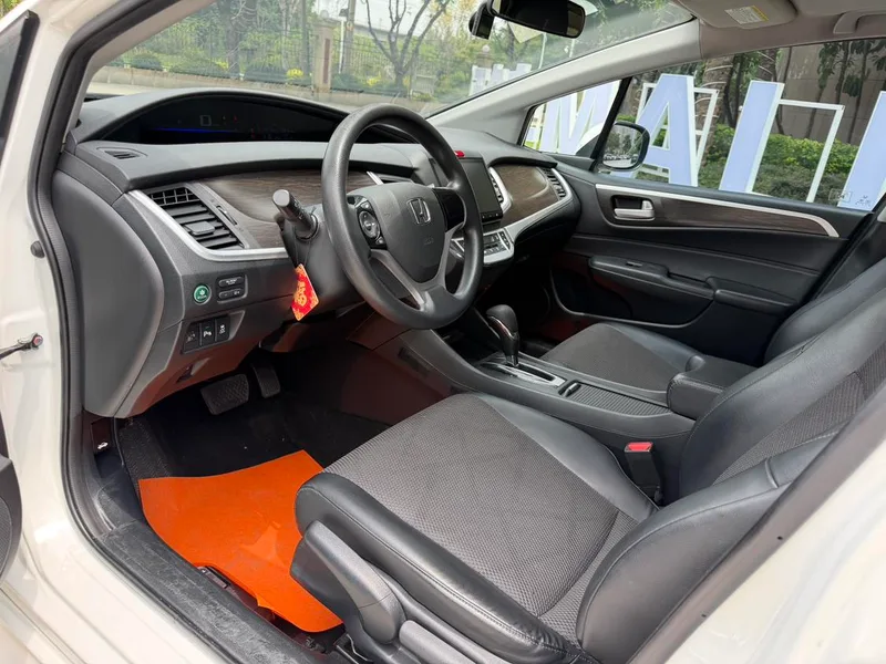Honda Jade 2016 1.8L Auto Comfort Elite Edition 5 seat interior photo 10 Honda Jade 2016 1.8L Auto Comfort Elite Edition 5 seat interior photo 10