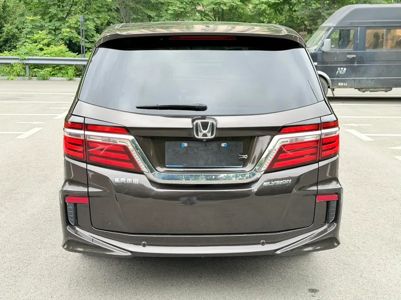 Honda Elysion 2016 2.4L Роскошная версия экстерьер фото 5 Honda Elysion 2016 2.4L Роскошная версия экстерьер фото 5