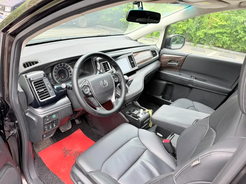 Honda Elysion 2016 2.4L Роскошная версия экстерьер фото 9 Honda Elysion 2016 2.4L Роскошная версия экстерьер фото 9