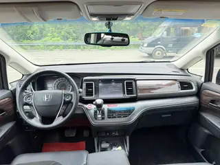Honda Elysion 2016 2.4L Роскошная версия интерьер фото 11 Honda Elysion 2016 2.4L Роскошная версия интерьер фото 11