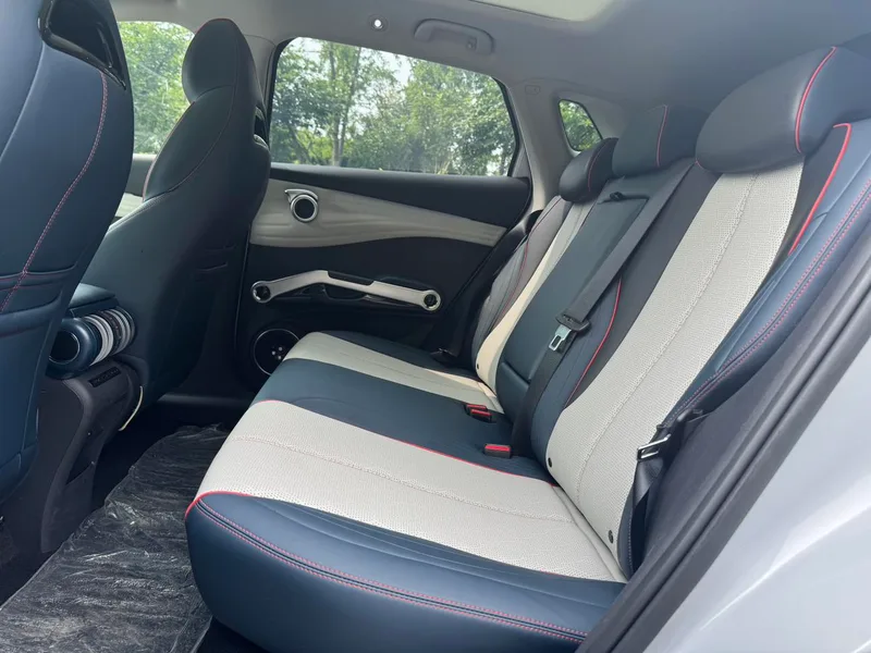BYD Yuan Plus 2022 430KM Acabado premium interior foto 8