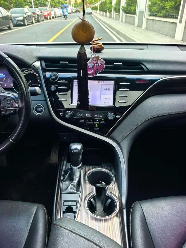 Toyota Camry 2018 2.0G Version de luxe intérieur photo 10 Toyota Camry 2018 2.0G Version de luxe intérieur photo 10
