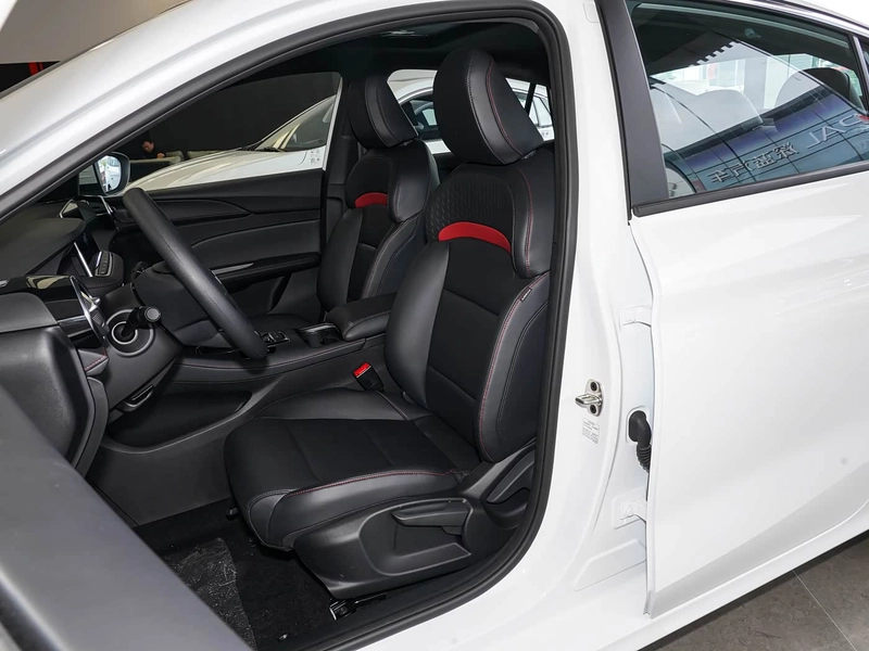 MG MG5 2026 180DVVT Global Deluxe Edition interior photo 12 MG MG5 2026 180DVVT Global Deluxe Edition interior photo 12