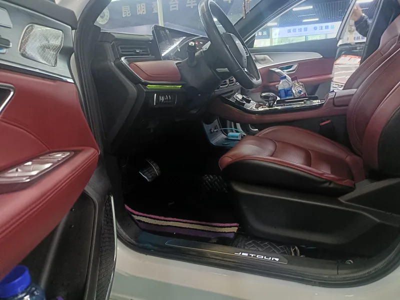 Jetour X70 PLUS 2021 Restyling 1.6T DCT sky 7 seat interior photo 7 Jetour X70 PLUS 2021 Restyling 1.6T DCT sky 7 seat interior photo 7