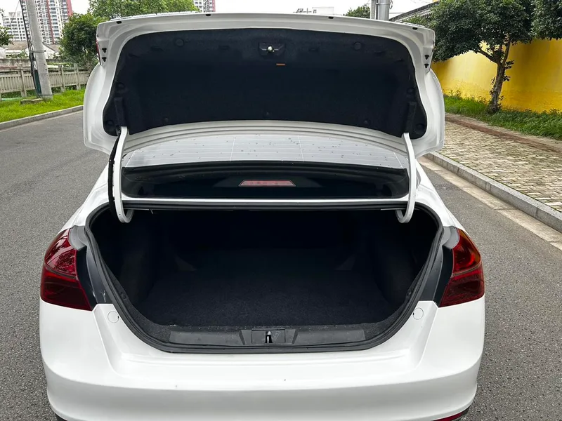 Geely Emgrand 2020 1.5L CVT Comfortable interior photo 13 Geely Emgrand 2020 1.5L CVT Comfortable interior photo 13