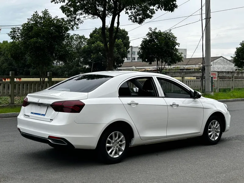 Geely Emgrand 2020 1.5L CVT Comfortable interior photo 14 Geely Emgrand 2020 1.5L CVT Comfortable interior photo 14