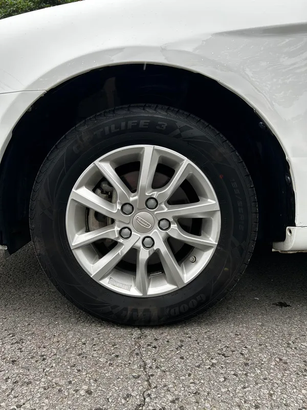 Geely Emgrand 2020 1.5L CVT Comfortable interior photo 16 Geely Emgrand 2020 1.5L CVT Comfortable interior photo 16