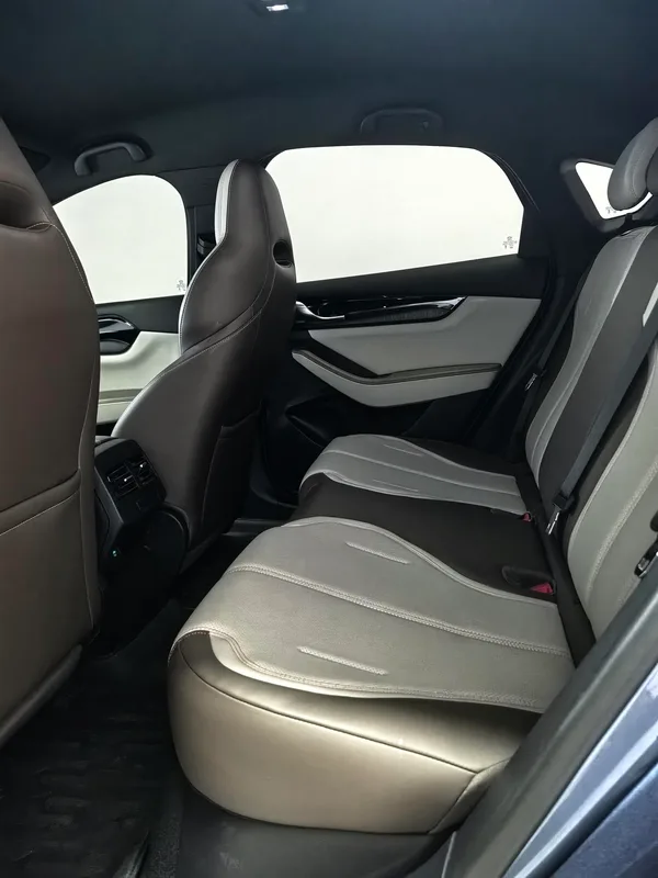 BYD Qin PLUS 2024 Glory Edition DM-i 55KM Leading Type interior photo 8 BYD Qin PLUS 2024 Glory Edition DM-i 55KM Leading Type interior photo 8