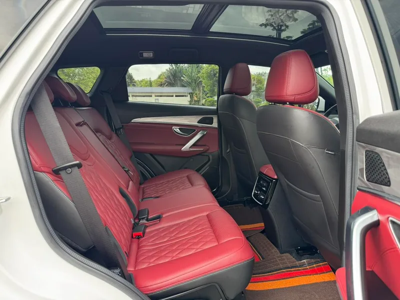 Jetour X70 PLUS 2023 1.6T DCT Strong person 5 seat interior photo 17 Jetour X70 PLUS 2023 1.6T DCT Strong person 5 seat interior photo 17