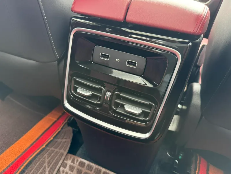 Jetour X70 PLUS 2023 1.6T DCT Strong person 5 seat interior photo 19 Jetour X70 PLUS 2023 1.6T DCT Strong person 5 seat interior photo 19