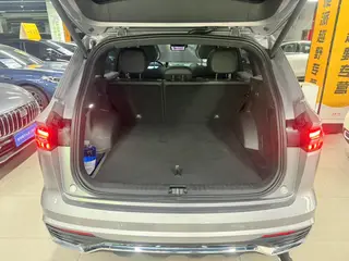 Geely Monjaro 2025 2.0TD High-power automatic two-wheel drive oriental obsidian current edition interior photo 9 Geely Monjaro 2025 2.0TD High-power automatic two-wheel drive oriental obsidian current edition interior photo 9