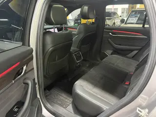 Geely Monjaro 2025 2.0TD High-power automatic two-wheel drive oriental obsidian current edition interior photo 10 Geely Monjaro 2025 2.0TD High-power automatic two-wheel drive oriental obsidian current edition interior photo 10