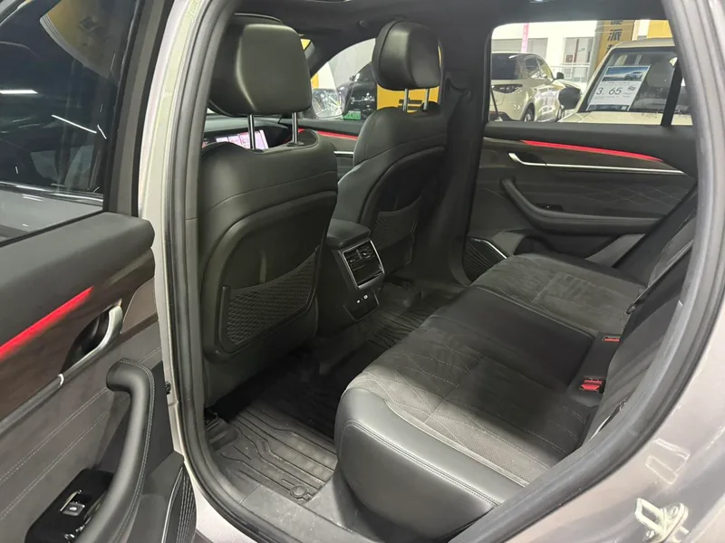 Geely Monjaro 2025 2.0TD High-power automatic two-wheel drive oriental obsidian current edition interior photo 10 Geely Monjaro 2025 2.0TD High-power automatic two-wheel drive oriental obsidian current edition interior photo 10
