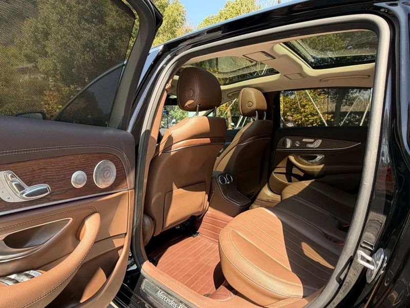 Mercedes-Benz E-Class 2023 E 300 L Luxury type Passenger car interior photo 16 Mercedes-Benz E-Class 2023 E 300 L Luxury type Passenger car interior photo 16