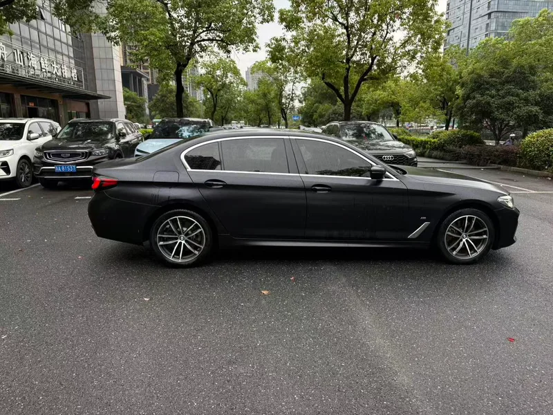 BMW 5 Series 2022 Вторичная модификация 525Li M Спортивный костюм интерьер фото 12 BMW 5 Series 2022 Вторичная модификация 525Li M Спортивный костюм интерьер фото 12