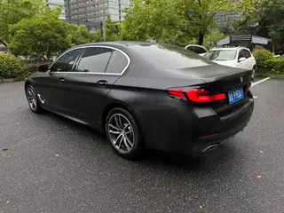 BMW 5 Series 2022 Вторичная модификация 525Li M Спортивный костюм интерьер фото 14 BMW 5 Series 2022 Вторичная модификация 525Li M Спортивный костюм интерьер фото 14