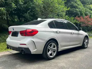 BMW 1 Series 2023 120i M Edición nocturna deportiva exterior foto 6 BMW 1 Series 2023 120i M Edición nocturna deportiva exterior foto 6
