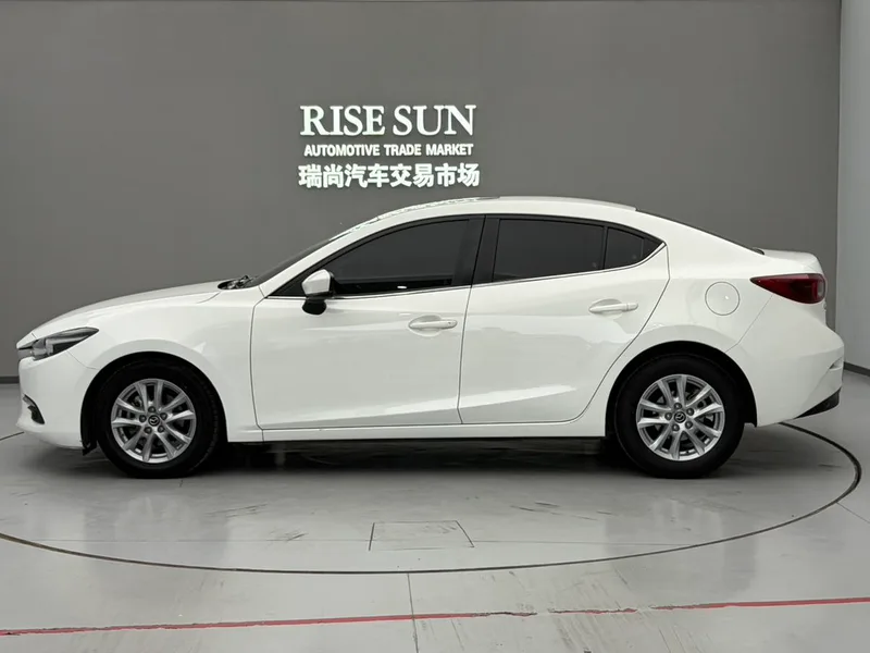 Mazda Mazda3 Axela 2019 Version de contrôle dans le cloud Trois volumes 1.5L Modèle de luxe automatique État VI extérieur photo 3