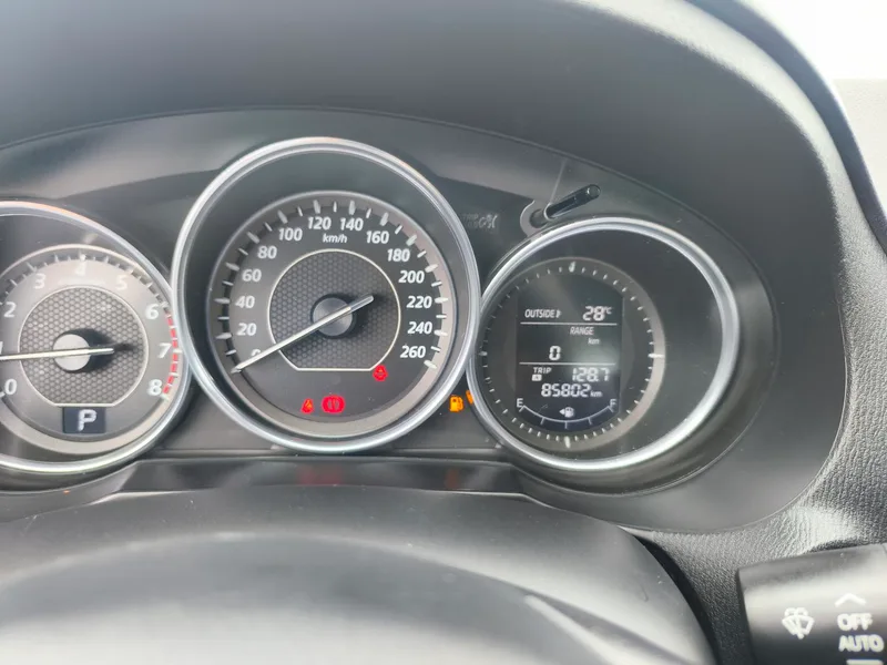 Mazda Atenza 2014 2.5L Голубое небо уважает издание интерьер фото 16