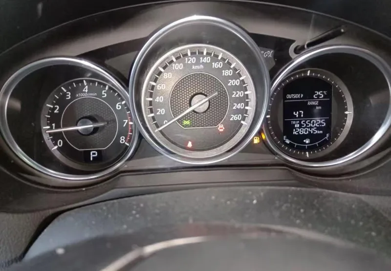 Mazda Atenza 2015 2.0L Blue Sky Deluxe Edition interior photo 11