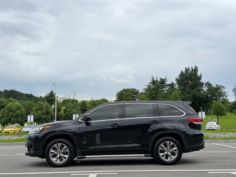 Toyota Highlander 2018 2.0T Version élite à deux roues motrices 7 Siège État VI extérieur photo 4 Toyota Highlander 2018 2.0T Version élite à deux roues motrices 7 Siège État VI extérieur photo 4