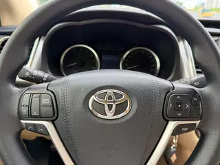 Toyota Highlander 2018 2.0T Version élite à deux roues motrices 7 Siège État VI intérieur photo 11 Toyota Highlander 2018 2.0T Version élite à deux roues motrices 7 Siège État VI intérieur photo 11