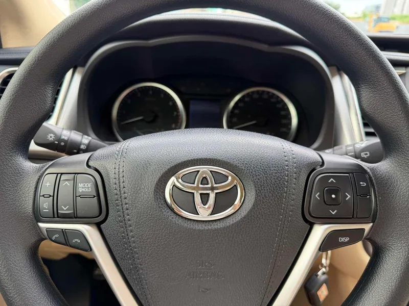 Toyota Highlander 2018 2.0T Version élite à deux roues motrices 7 Siège État VI intérieur photo 11 Toyota Highlander 2018 2.0T Version élite à deux roues motrices 7 Siège État VI intérieur photo 11