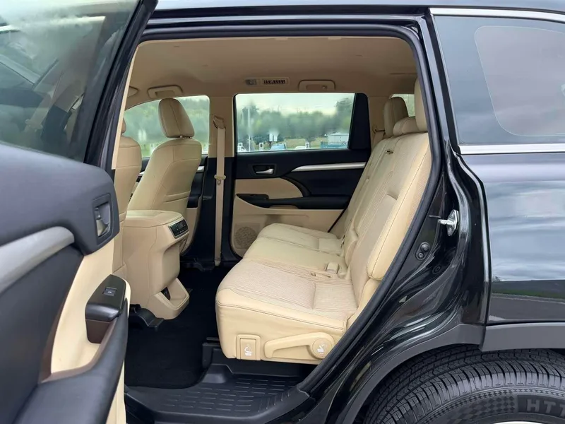 Toyota Highlander 2018 2.0T Version élite à deux roues motrices 7 Siège État VI intérieur photo 16 Toyota Highlander 2018 2.0T Version élite à deux roues motrices 7 Siège État VI intérieur photo 16