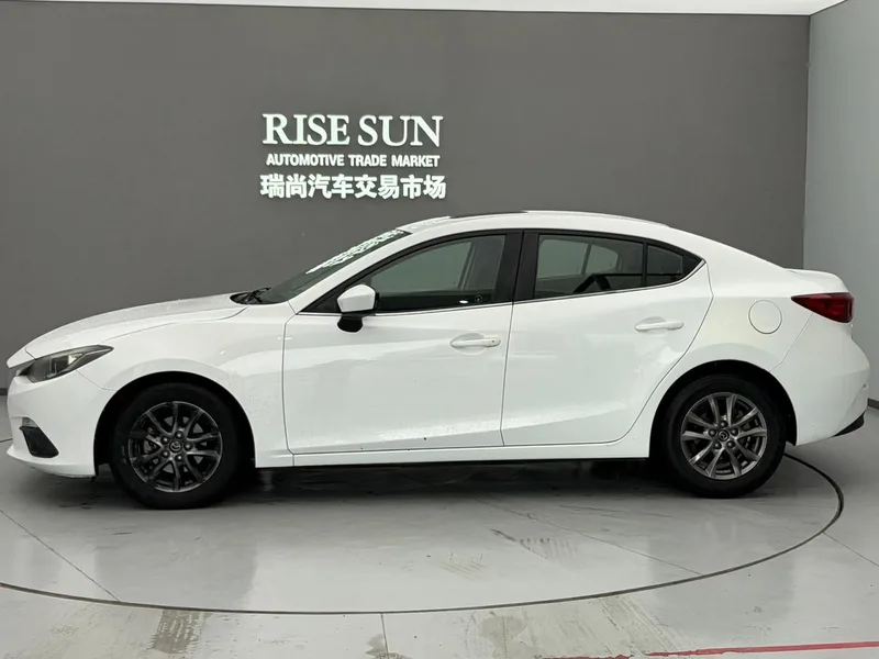 Mazda Mazda3 Axela 2014 Трёхобъёмный 1.5L Автоматическая люксовая модель экстерьер фото 3 Mazda Mazda3 Axela 2014 Трёхобъёмный 1.5L Автоматическая люксовая модель экстерьер фото 3