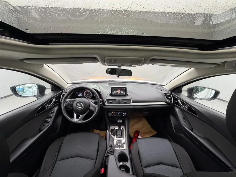 Mazda Mazda3 Axela 2014 Трёхобъёмный 1.5L Автоматическая люксовая модель интерьер фото 8 Mazda Mazda3 Axela 2014 Трёхобъёмный 1.5L Автоматическая люксовая модель интерьер фото 8