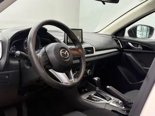 Mazda Mazda3 Axela 2014 Трёхобъёмный 1.5L Автоматическая люксовая модель интерьер фото 9 Mazda Mazda3 Axela 2014 Трёхобъёмный 1.5L Автоматическая люксовая модель интерьер фото 9