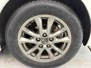 Mazda Mazda3 Axela 2014 Трёхобъёмный 1.5L Автоматическая люксовая модель интерьер фото 12 Mazda Mazda3 Axela 2014 Трёхобъёмный 1.5L Автоматическая люксовая модель интерьер фото 12