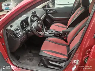 Mazda Mazda3 Axela 2016 Трёхобъёмный 1.5L Автоматическая люксовая модель интерьер фото 7 Mazda Mazda3 Axela 2016 Трёхобъёмный 1.5L Автоматическая люксовая модель интерьер фото 7