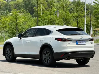 Mazda CX-4 2021 2.0L Два привода Blue Sky Discovery Edition интерьер фото 17
