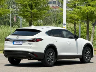 Mazda CX-4 2021 2.0L Два привода Blue Sky Discovery Edition интерьер фото 19