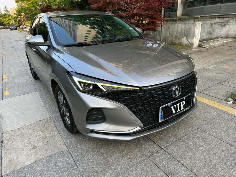 Changan Eado 2020 PLUS Baleine bleue NE 1.4T GDI Type de luxe automatique extérieur photo 3 Changan Eado 2020 PLUS Baleine bleue NE 1.4T GDI Type de luxe automatique extérieur photo 3