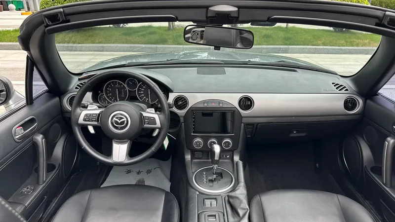 Mazda MX-5 2009 2.0 interior foto 12 Mazda MX-5 2009 2.0 interior foto 12