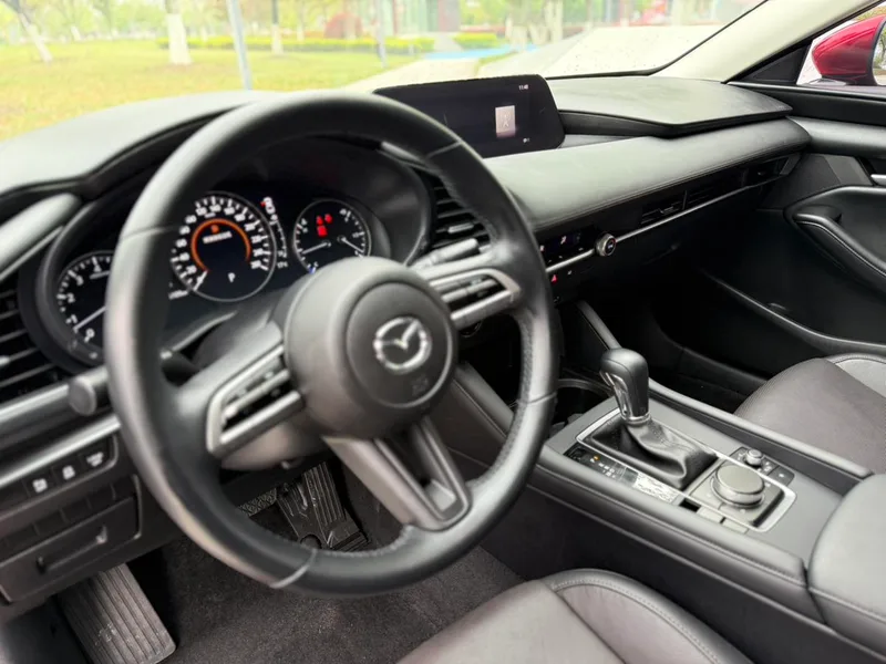Mazda Mazda3 Axela 2020 1.5L Automatic quality version interior photo 9 Mazda Mazda3 Axela 2020 1.5L Automatic quality version interior photo 9