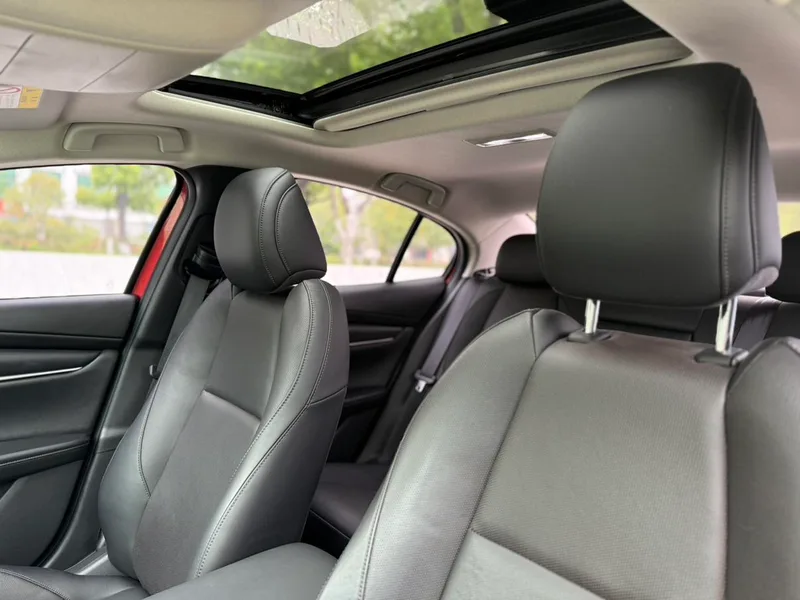 Mazda Mazda3 Axela 2020 1.5L Automatic quality version interior photo 10 Mazda Mazda3 Axela 2020 1.5L Automatic quality version interior photo 10