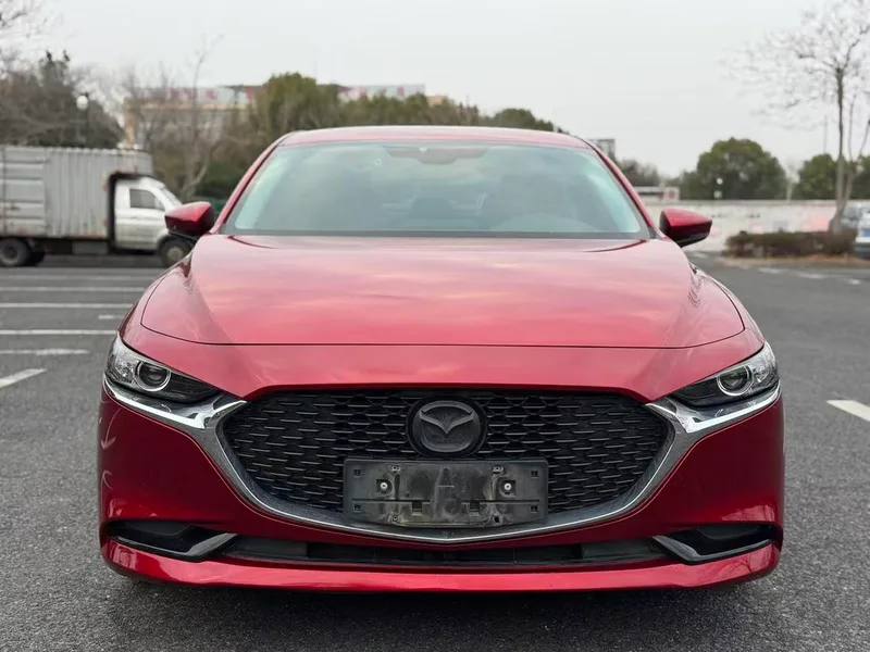 Mazda Mazda3 Axela 2020 2.0L Автоматическая качественная элегантная версия экстерьер фото 4 Mazda Mazda3 Axela 2020 2.0L Автоматическая качественная элегантная версия экстерьер фото 4