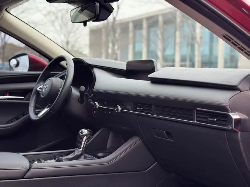 Mazda Mazda3 Axela 2020 2.0L Автоматическая качественная элегантная версия интерьер фото 8 Mazda Mazda3 Axela 2020 2.0L Автоматическая качественная элегантная версия интерьер фото 8