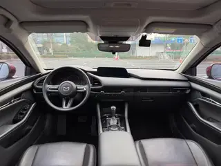 Mazda Mazda3 Axela 2020 2.0L Автоматическая качественная элегантная версия интерьер фото 9 Mazda Mazda3 Axela 2020 2.0L Автоматическая качественная элегантная версия интерьер фото 9