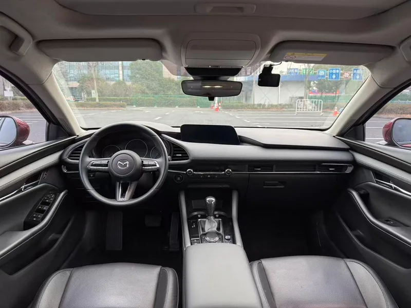 Mazda Mazda3 Axela 2020 2.0L Автоматическая качественная элегантная версия интерьер фото 9 Mazda Mazda3 Axela 2020 2.0L Автоматическая качественная элегантная версия интерьер фото 9