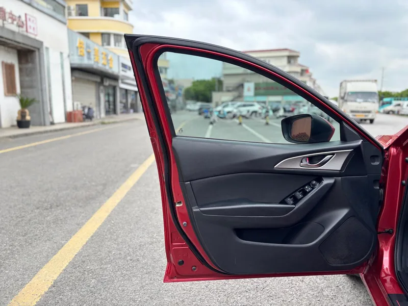 Mazda Mazda3 Axela 2017 Trois volumes 1.5L Modèle de luxe automatique Pays V intérieur photo 9 Mazda Mazda3 Axela 2017 Trois volumes 1.5L Modèle de luxe automatique Pays V intérieur photo 9