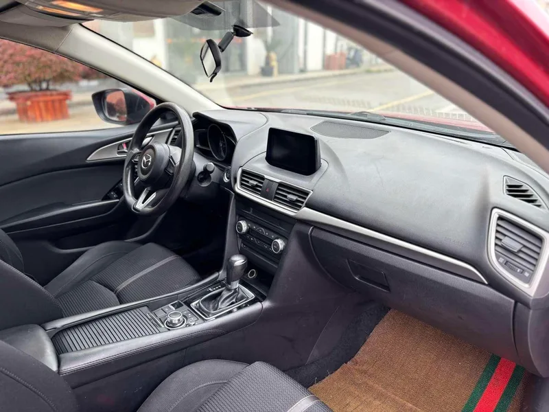 Mazda Mazda3 Axela 2017 Trois volumes 1.5L Modèle de luxe automatique Pays V intérieur photo 13 Mazda Mazda3 Axela 2017 Trois volumes 1.5L Modèle de luxe automatique Pays V intérieur photo 13