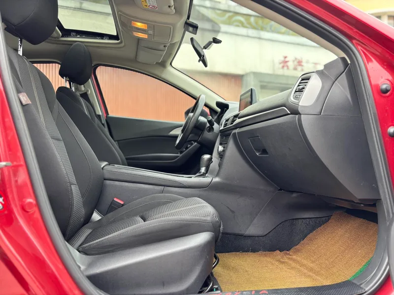 Mazda Mazda3 Axela 2017 Trois volumes 1.5L Modèle de luxe automatique Pays V intérieur photo 14 Mazda Mazda3 Axela 2017 Trois volumes 1.5L Modèle de luxe automatique Pays V intérieur photo 14