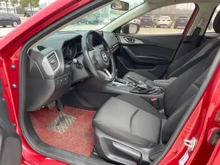 Mazda Mazda3 Axela 2017 Tres volúmenes 1.5L Tipo de confort automático País V exterior foto 4 Mazda Mazda3 Axela 2017 Tres volúmenes 1.5L Tipo de confort automático País V exterior foto 4