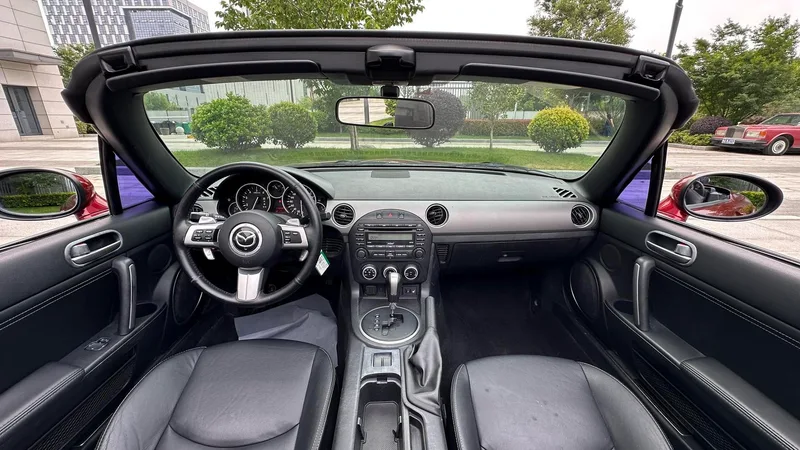 Mazda MX-5 2009 2.0 intérieur photo 11 Mazda MX-5 2009 2.0 intérieur photo 11
